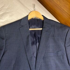 Classic Men’s Navy Suit Jacket 44R DKNY